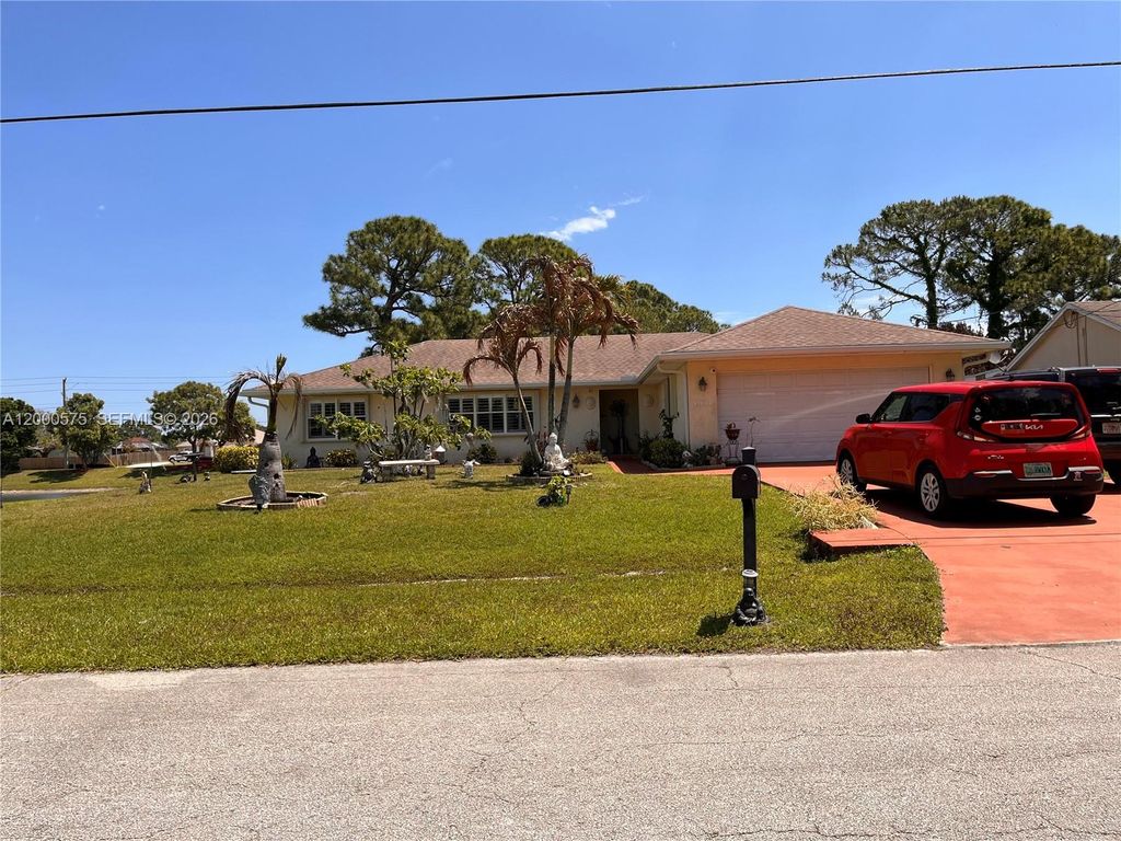Photo of 1637 SW Taurus Ln, Port St Lucie, FL 34984 (MLS # A12000575)