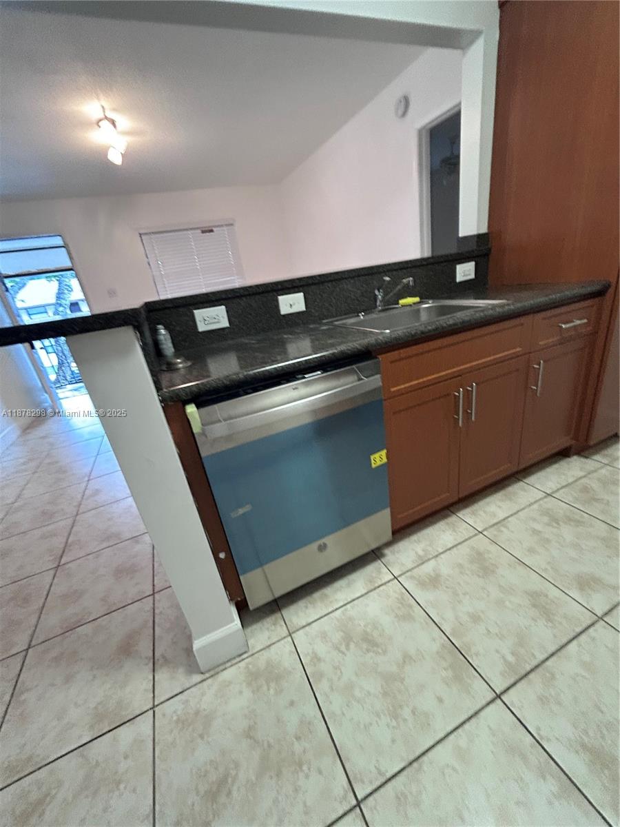 SHAKER WOODS VILLAGE - Residential