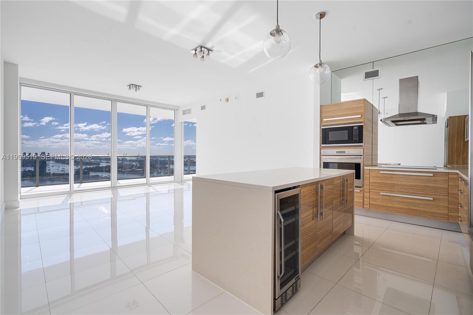 PARAMOUNT BAY CONDO - Residential