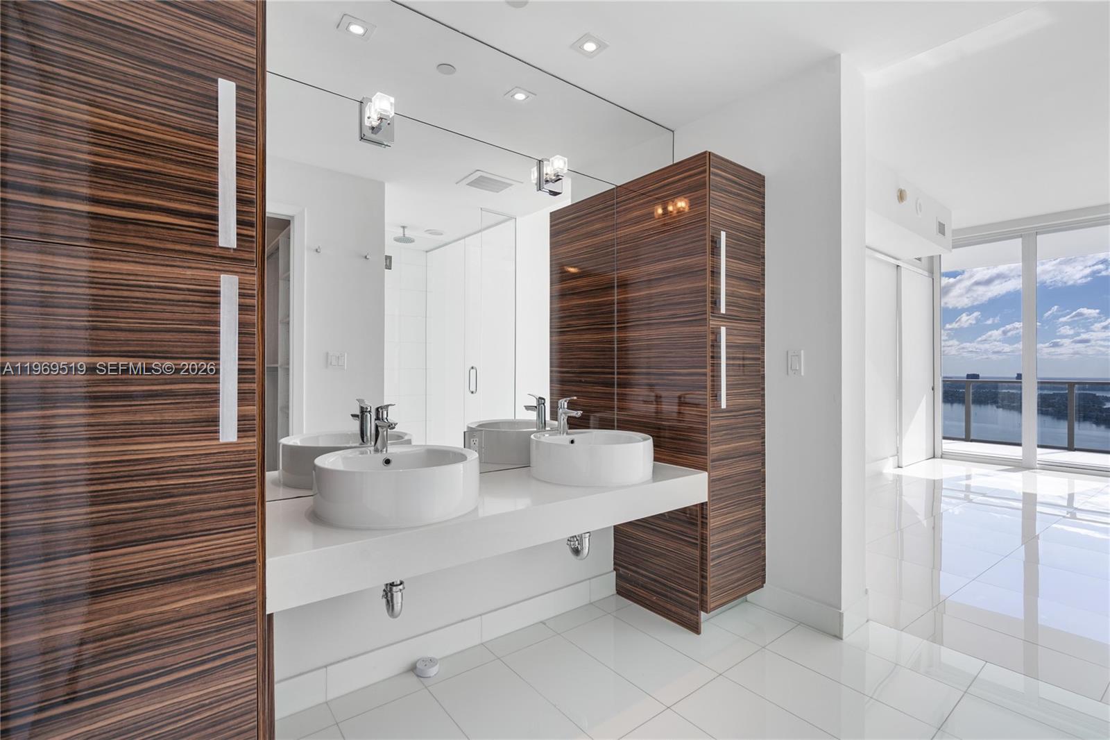 PARAMOUNT BAY CONDO - Residential