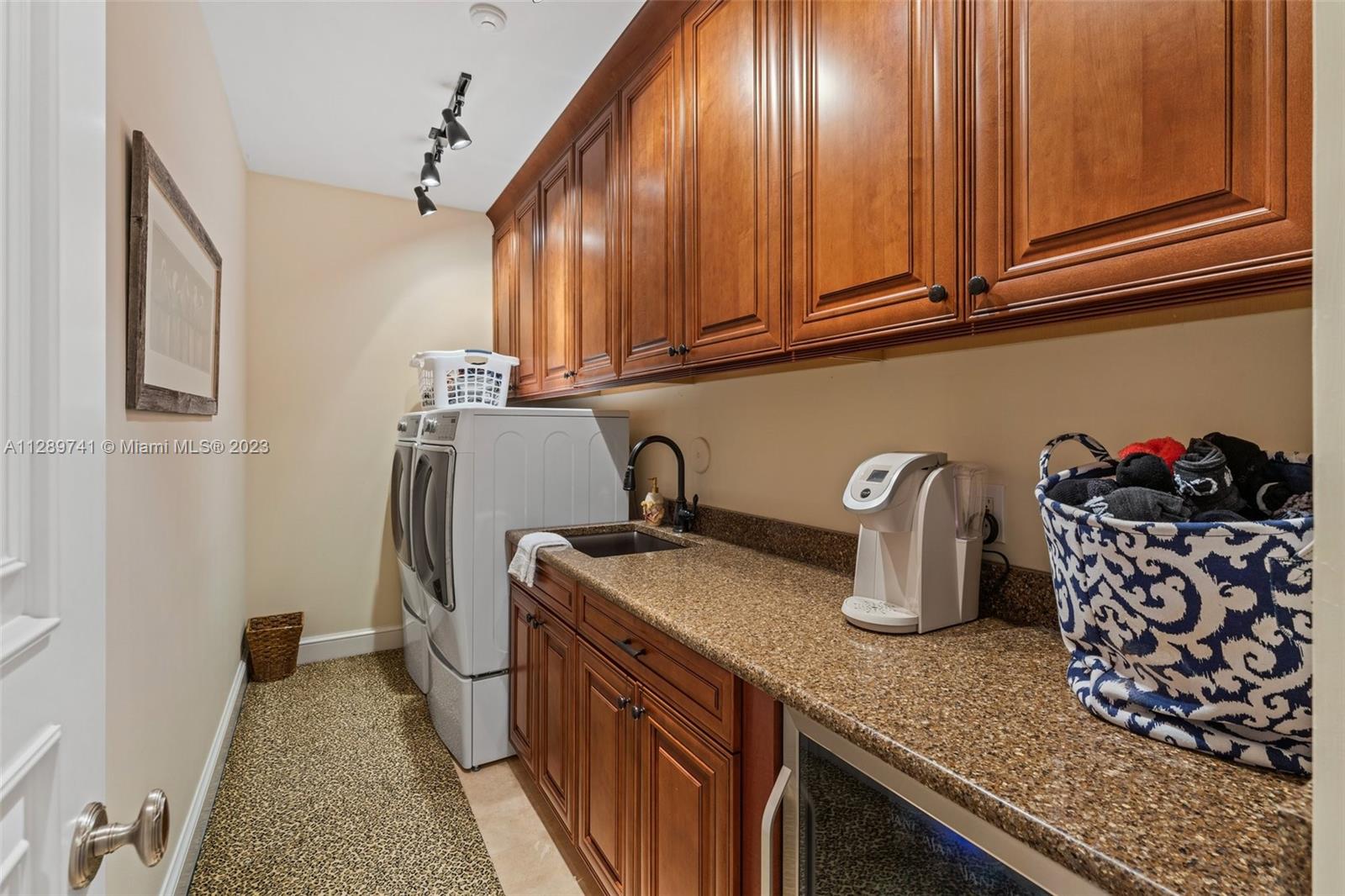 INTRACOASTAL PARK - Residential