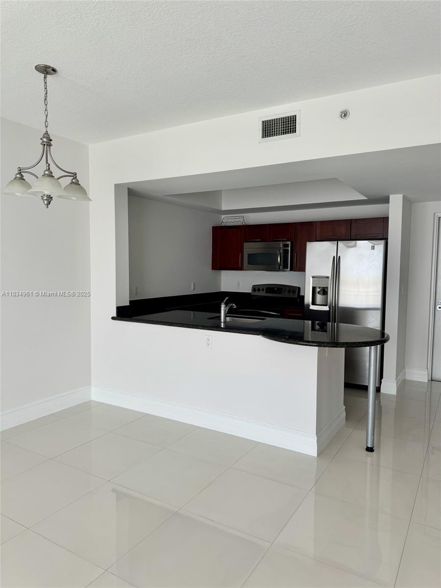 BEAUTIFUL AND WELL MAINTAINED 1/1 UNIT IN CENTRALLY LOCATED DOWNTOWN DADELAND. OPEN CONCEPT, KITCHEN WITH GRANITE COUNTERTOPS AND STAINLESS STEEL APPLIANCES. LARGE FORMAT WHITE TILE THROUGH OUT. WASHER AND DRYERS INSIDE UNIT. WALKING DISTANCE TO DADELAND MALL, METRO RAIL, AS WELL AS TO MANY GREAT RESTAURANTS.