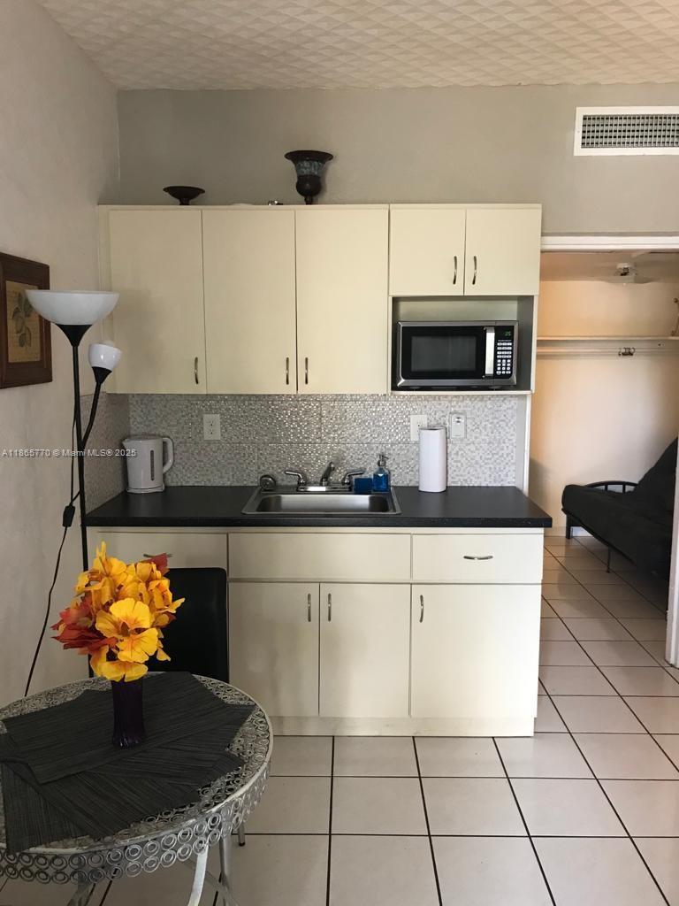 DIPLOMAT GOLF & RACQUET C - Residential