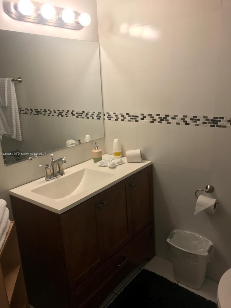 26 Diplomat Pkwy 2233