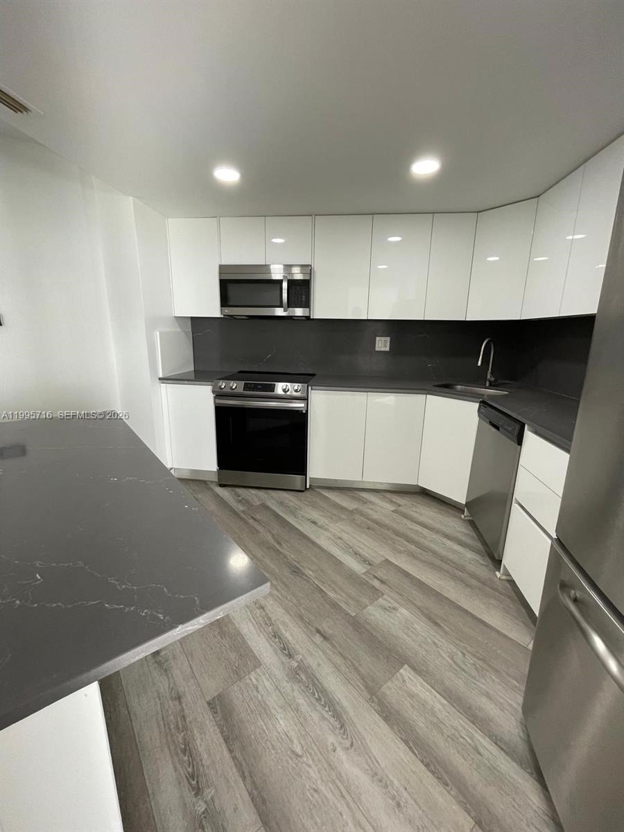 COMMODORE PLAZA CONDO - Residential