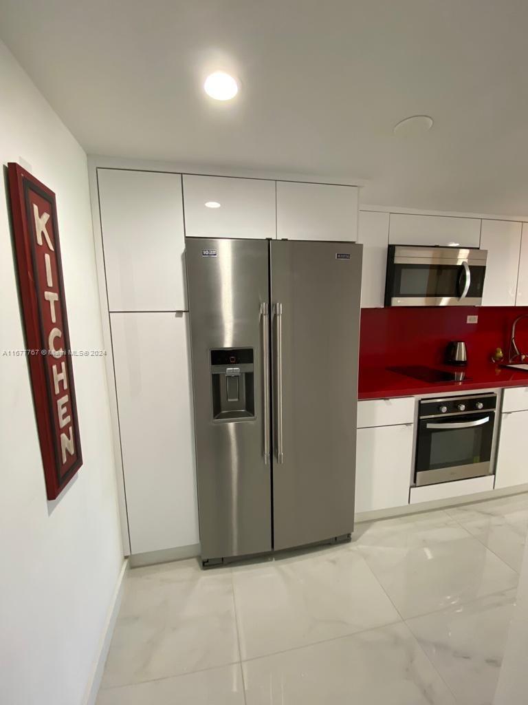 RIGHT ON THE BEACH in great area and City. Beatiful corner unit up to 4 people to live or rent. NO RESTRICTIONS, AIRBNB allowed. ALL INCLUDED, internet, water, cable, electricity, trash, gym, Pool service, security. Complementari valet parking. Pet friendly building. Furnished ready to mevo or rent.Building has bar, restaurants, laundry, concierge, etc. only 5 minute to Aventura Mall. is walking distance to many shops, restaurants.