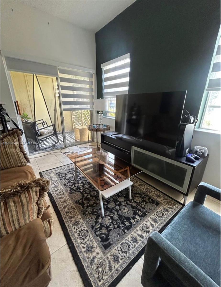 LA HACIENDA COUNTRY CLUB - Residential