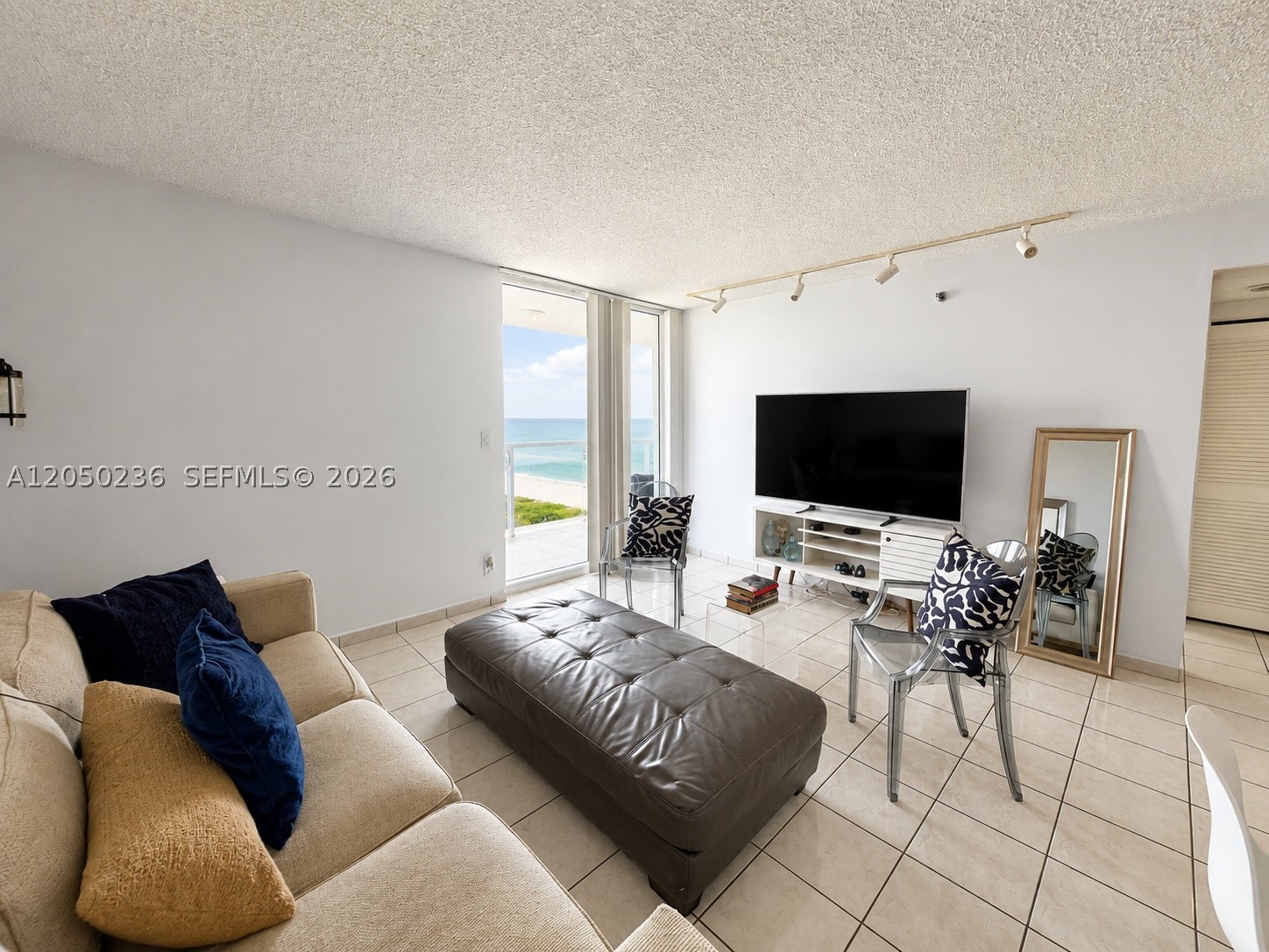 2401 Collins Ave 1612