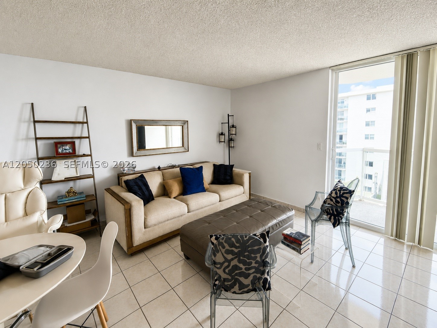 2401 Collins Ave 1612