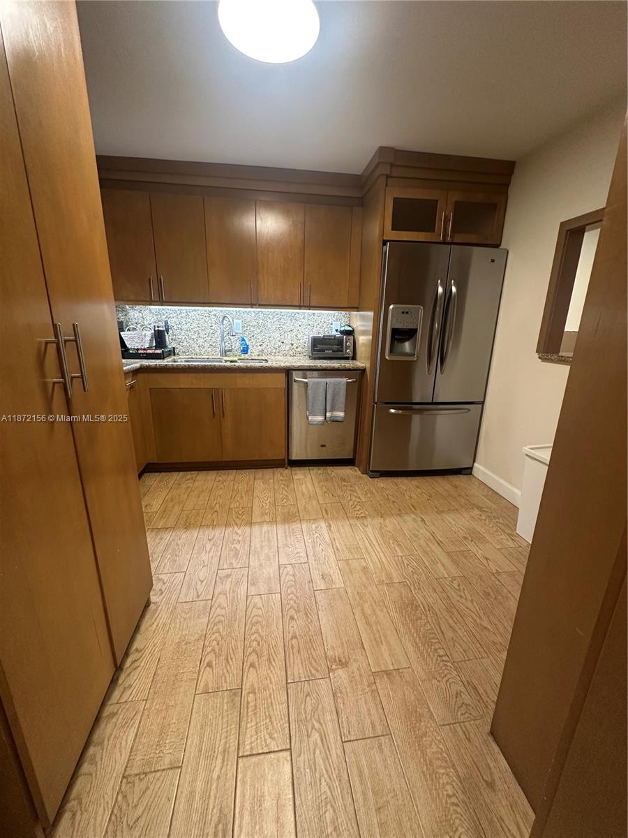 Prime location in Brickell Avenue. This 2 bedroom/2 bathroom unit features breathtaking views of the bay and the Miami skyline. The residence is within walking distance to restaurants, shops and entertainment venues, making it ideal for both convenience and lifestyle. It is also just minutes from major highways, Miami Airport, Coconut Grove, Key Biscayne, Downtown and beaches. Building amenities include a BBQ area with grills and tables near the water, children's playground, fully equipped gym, pool and marina with boardwalk and docks available for lease.Guest parking and valet parking is available for visitors. Additional features include an in-unit washer and dryer and one parking space for your convenience.
