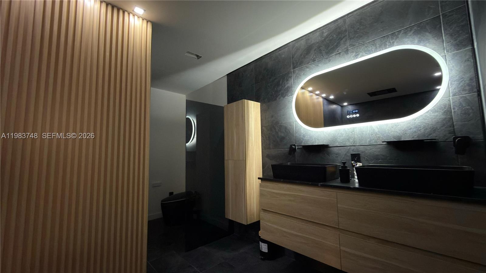 LAKESIDE SOUTH - Residential Lease