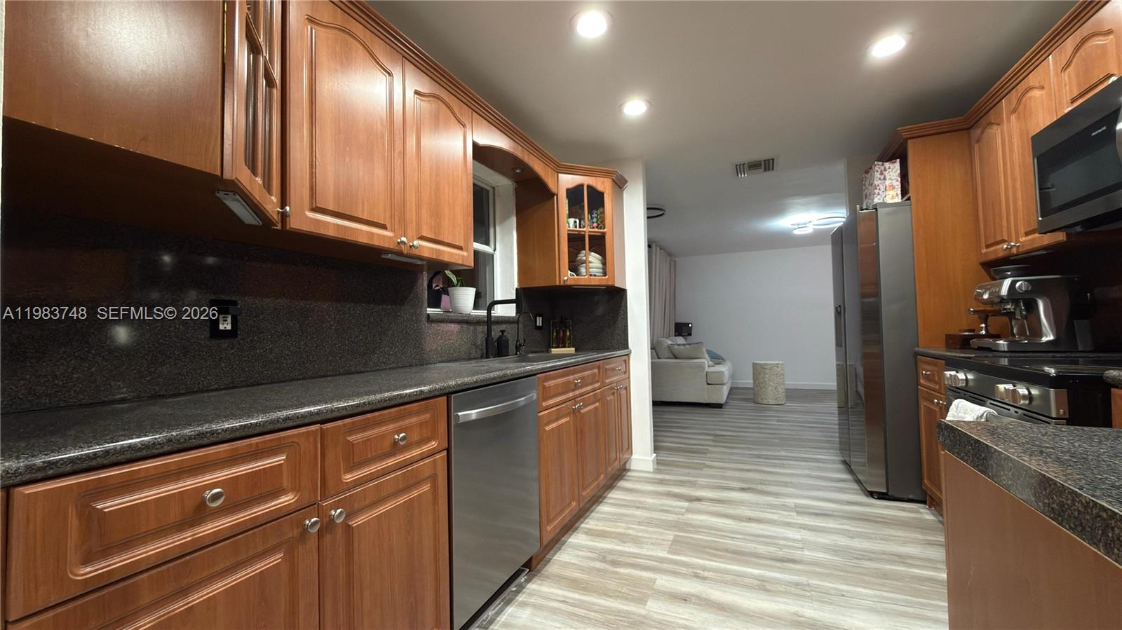 LAKESIDE SOUTH - Residential Lease