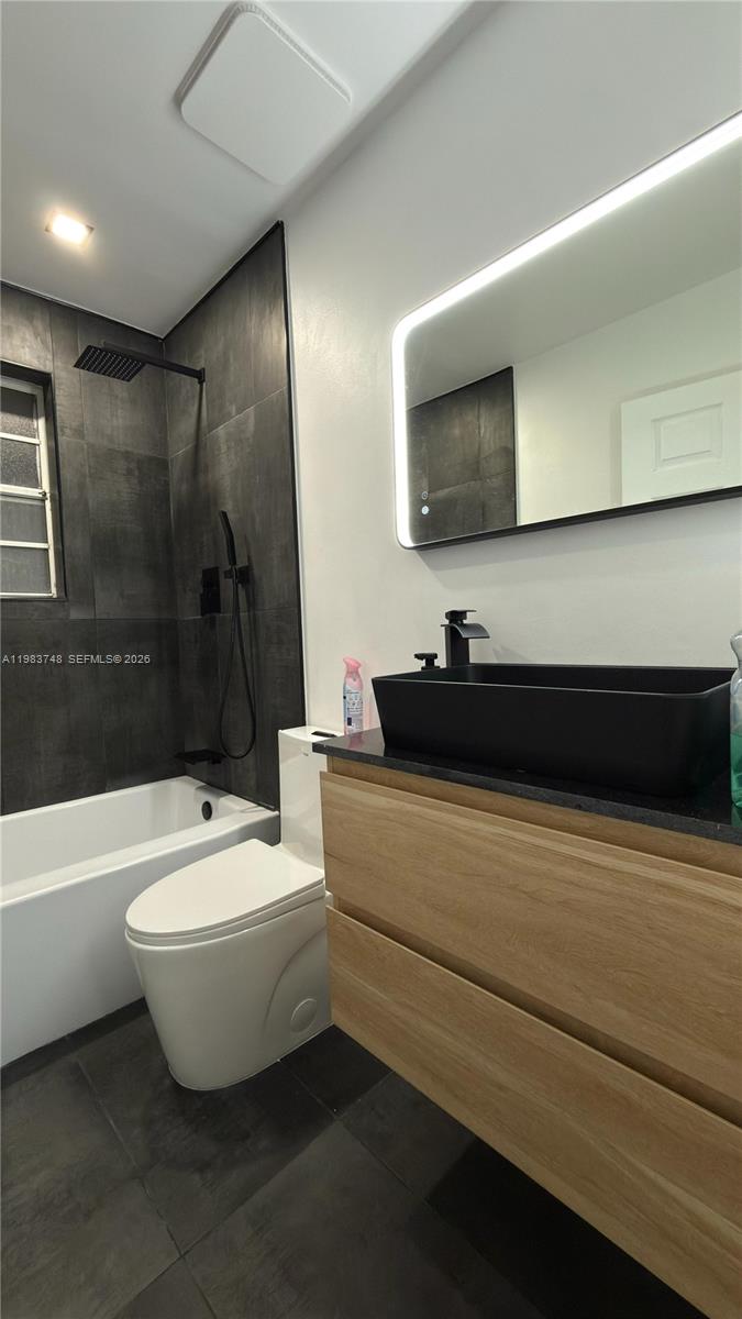 LAKESIDE SOUTH - Residential Lease