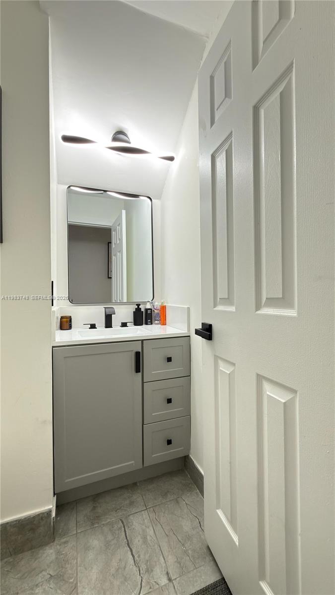 LAKESIDE SOUTH - Residential Lease