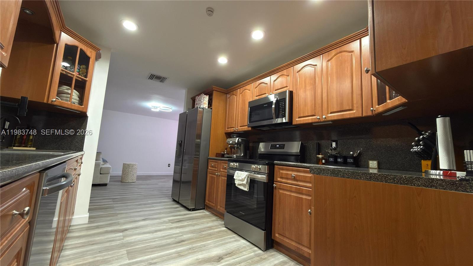 LAKESIDE SOUTH - Residential Lease