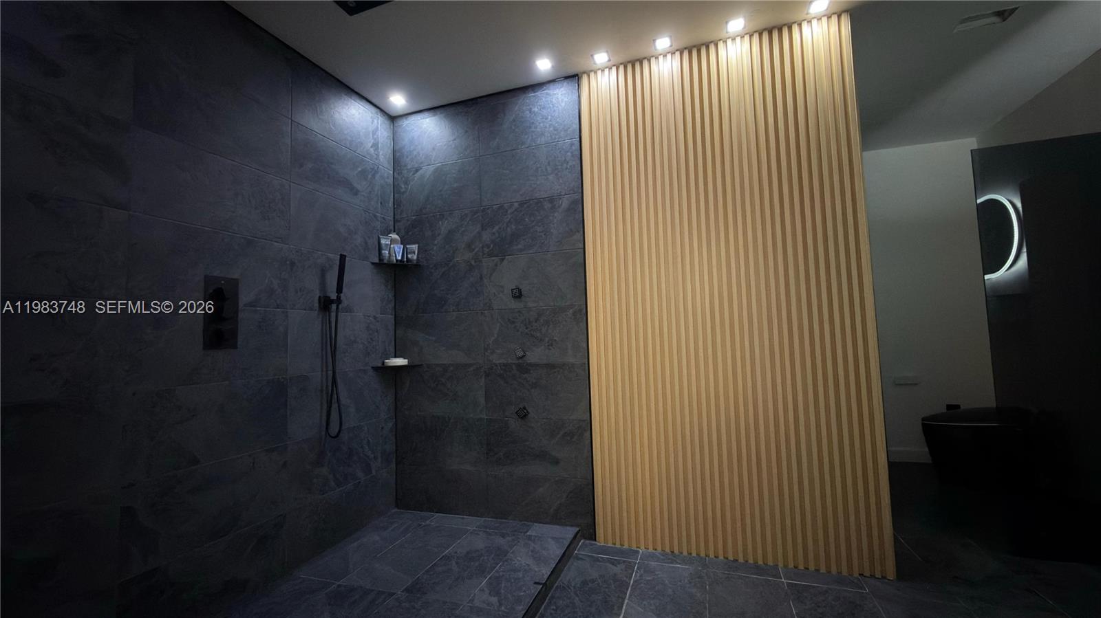 LAKESIDE SOUTH - Residential Lease