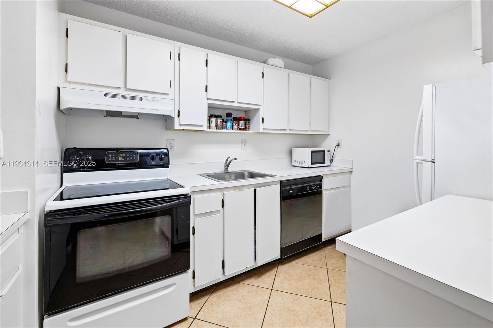 CARMEL LAKES CONDO NO 11 - Residential