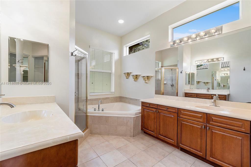 PARKLAND ISLES - Residential