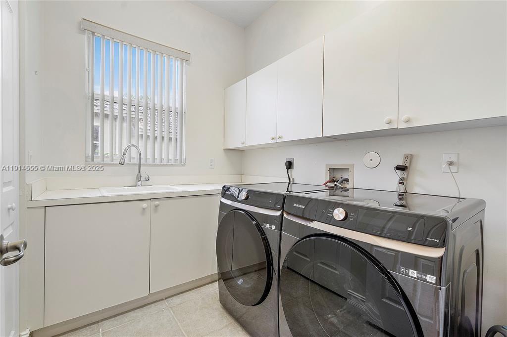 PARKLAND ISLES - Residential