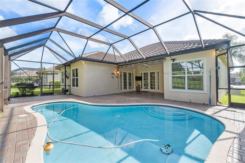 PARKLAND ISLES - Residential