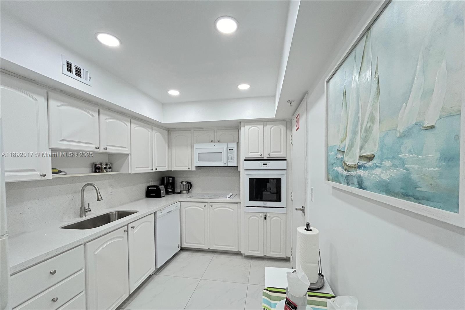 TIDES ON HOLLYWOOD BEACH - Residential