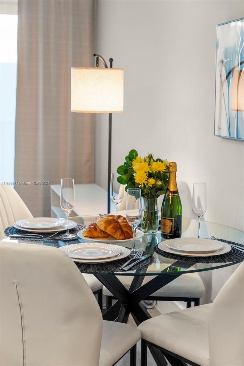 AESTHETIC APARTMENTS - Residential Lease