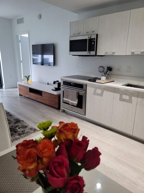 55 SW 9th St 2709 Miami FL 33130