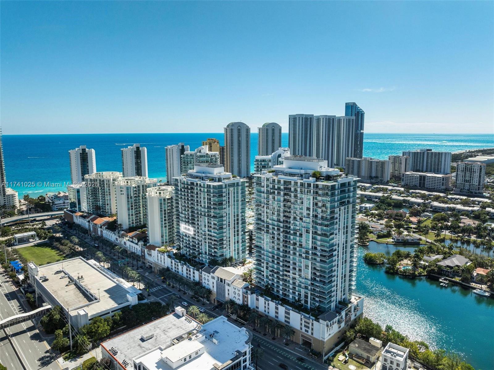 PARQUE TOWERS CONDO - Residential