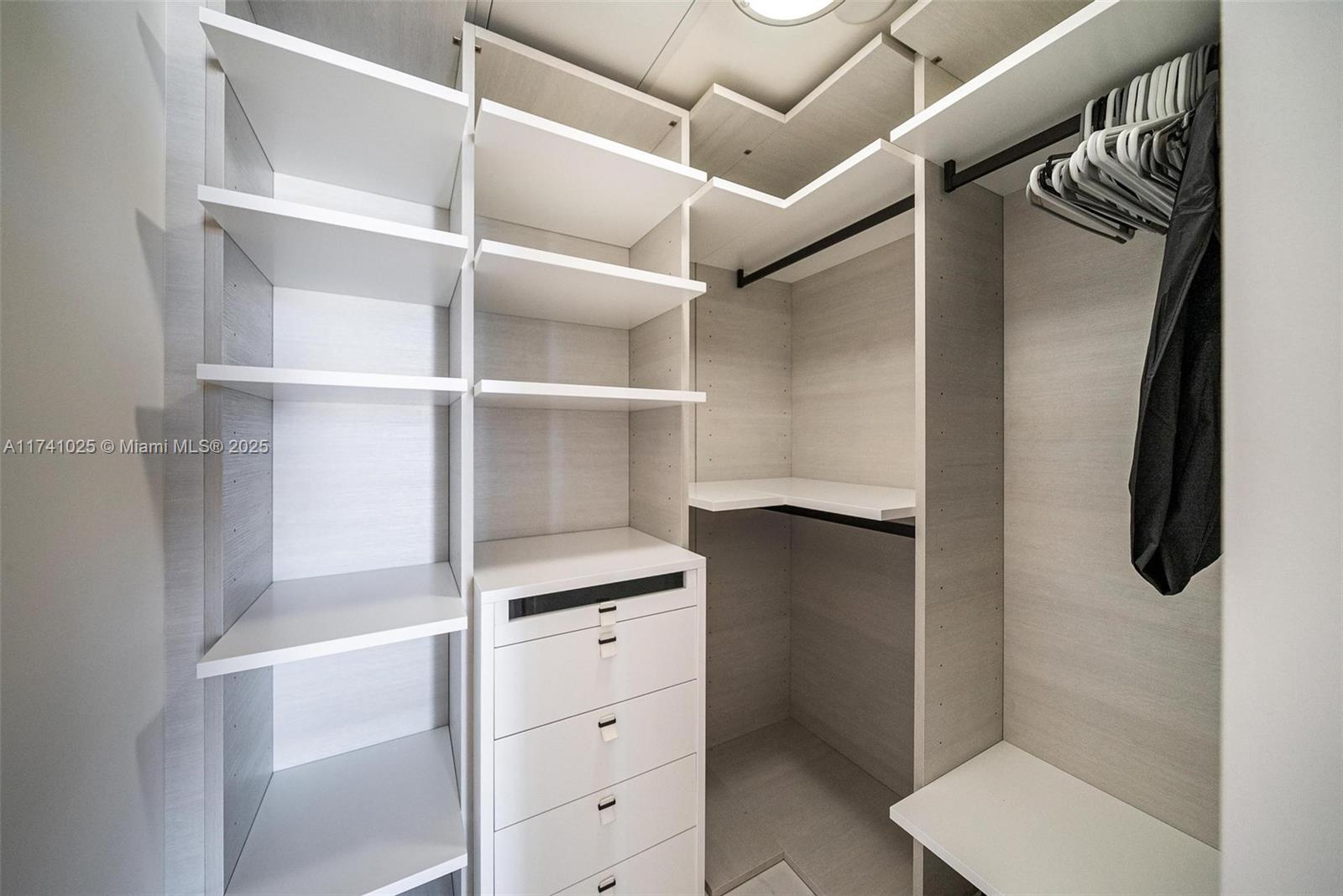 PARQUE TOWERS CONDO - Residential