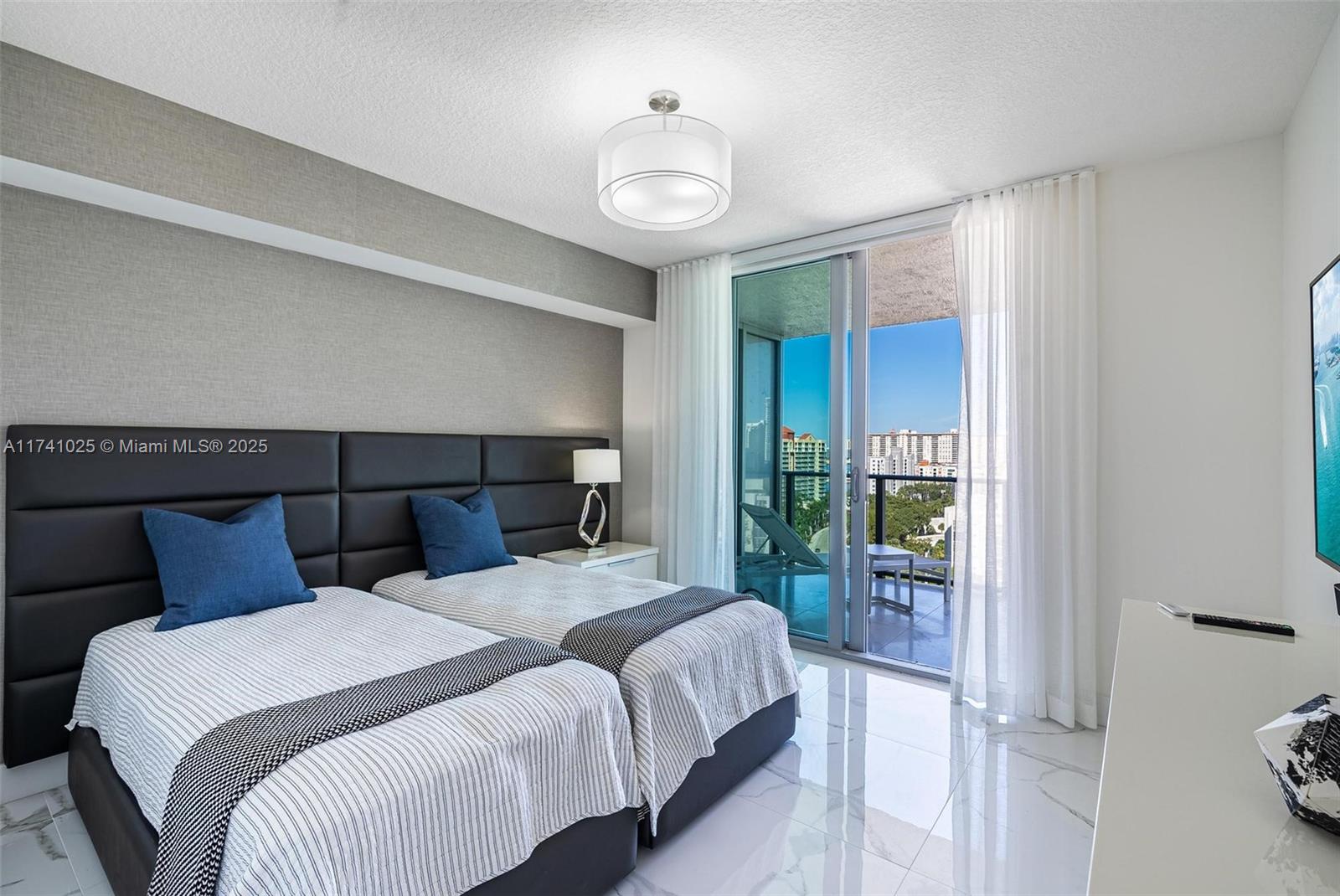 PARQUE TOWERS CONDO - Residential
