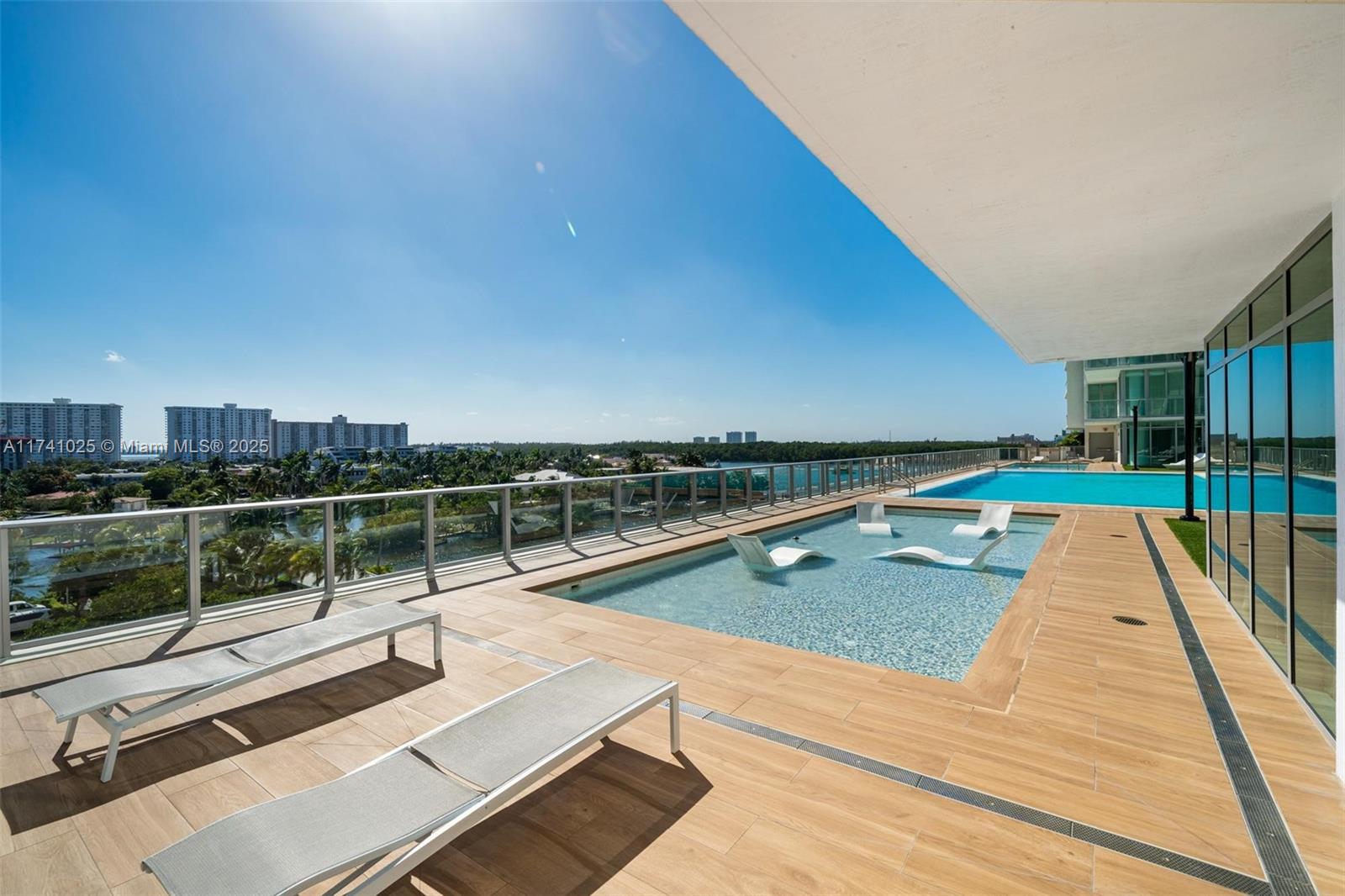 PARQUE TOWERS CONDO - Residential