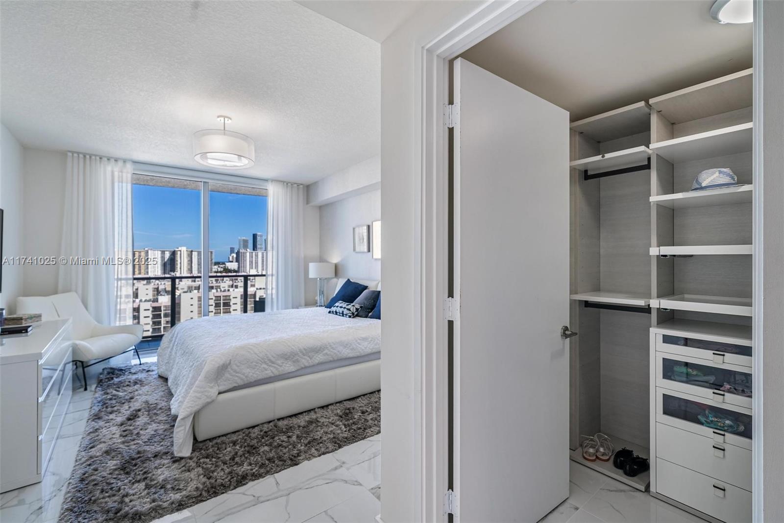 PARQUE TOWERS CONDO - Residential