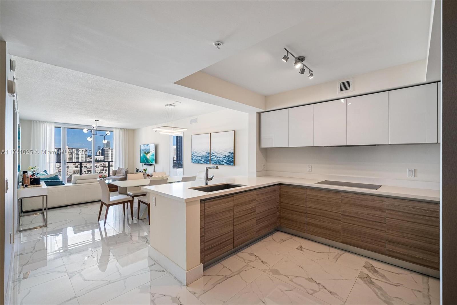 PARQUE TOWERS CONDO - Residential