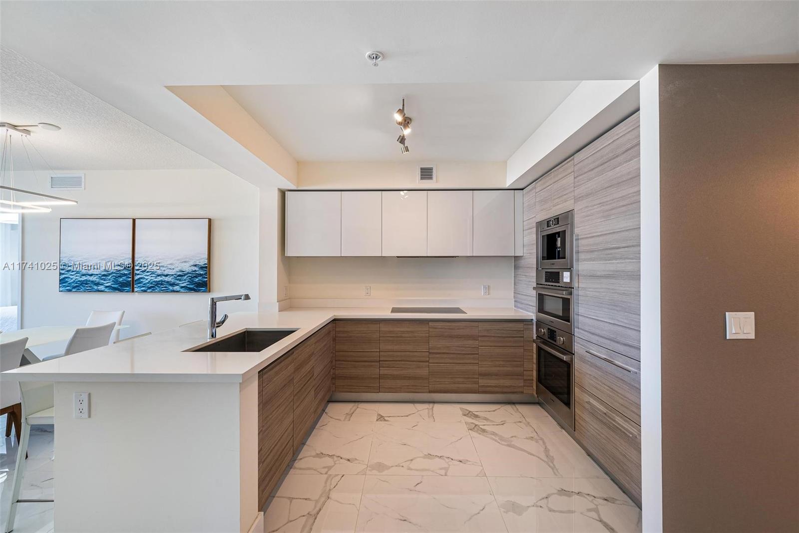 PARQUE TOWERS CONDO - Residential