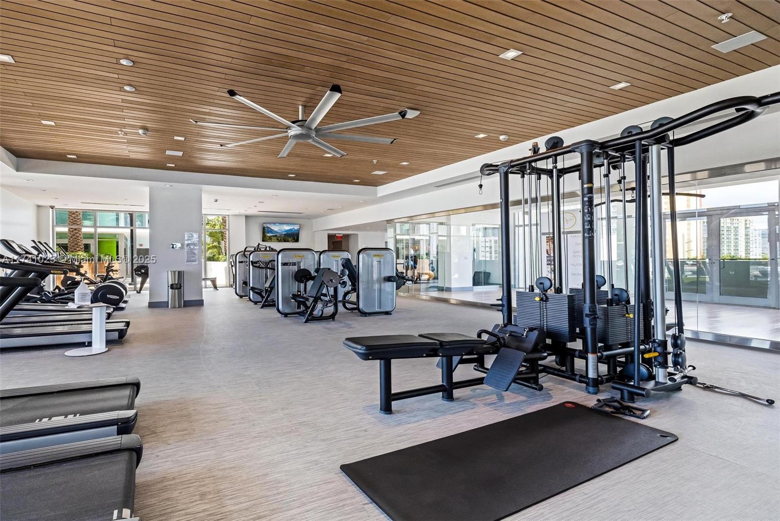 PARQUE TOWERS CONDO - Residential