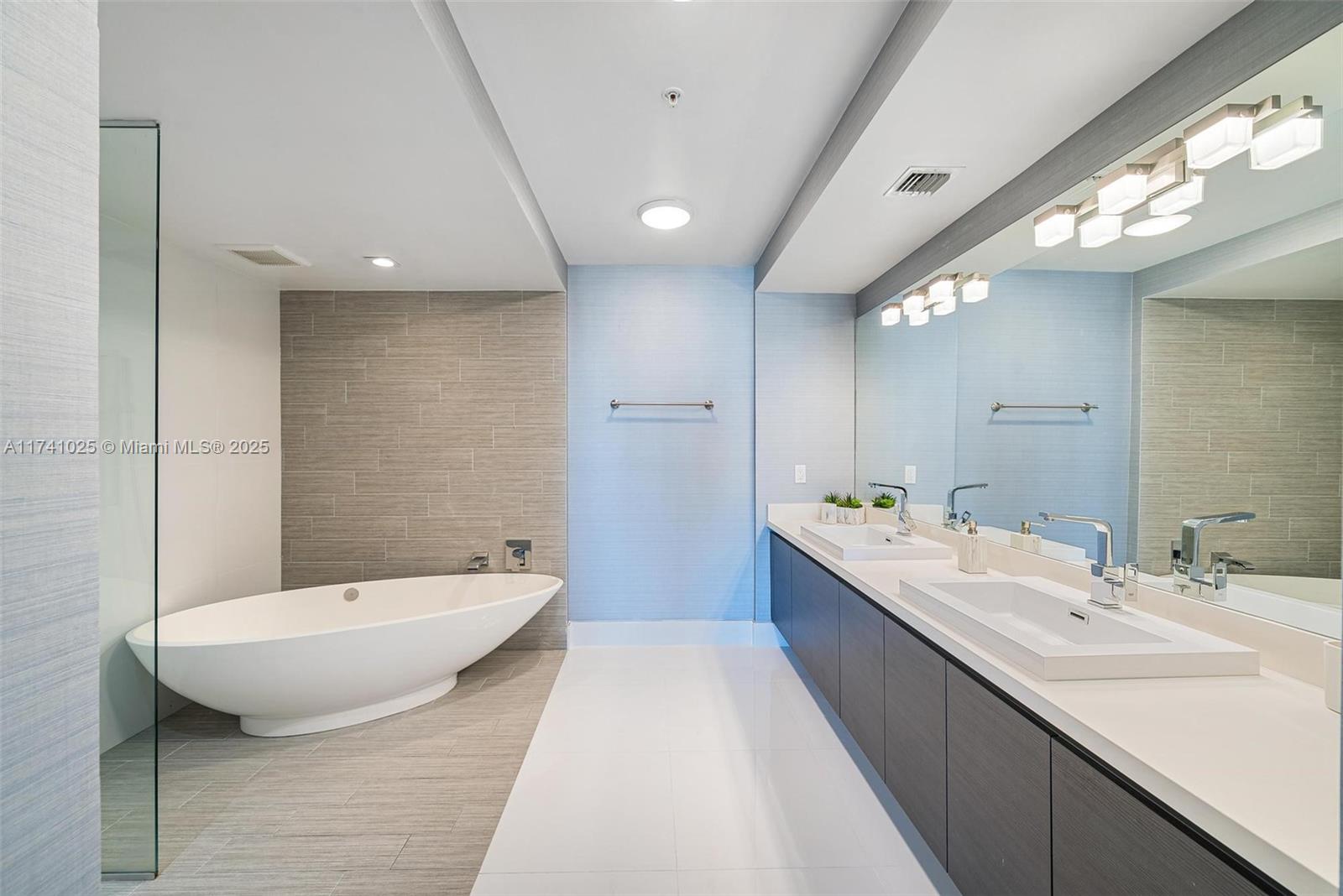 PARQUE TOWERS CONDO - Residential