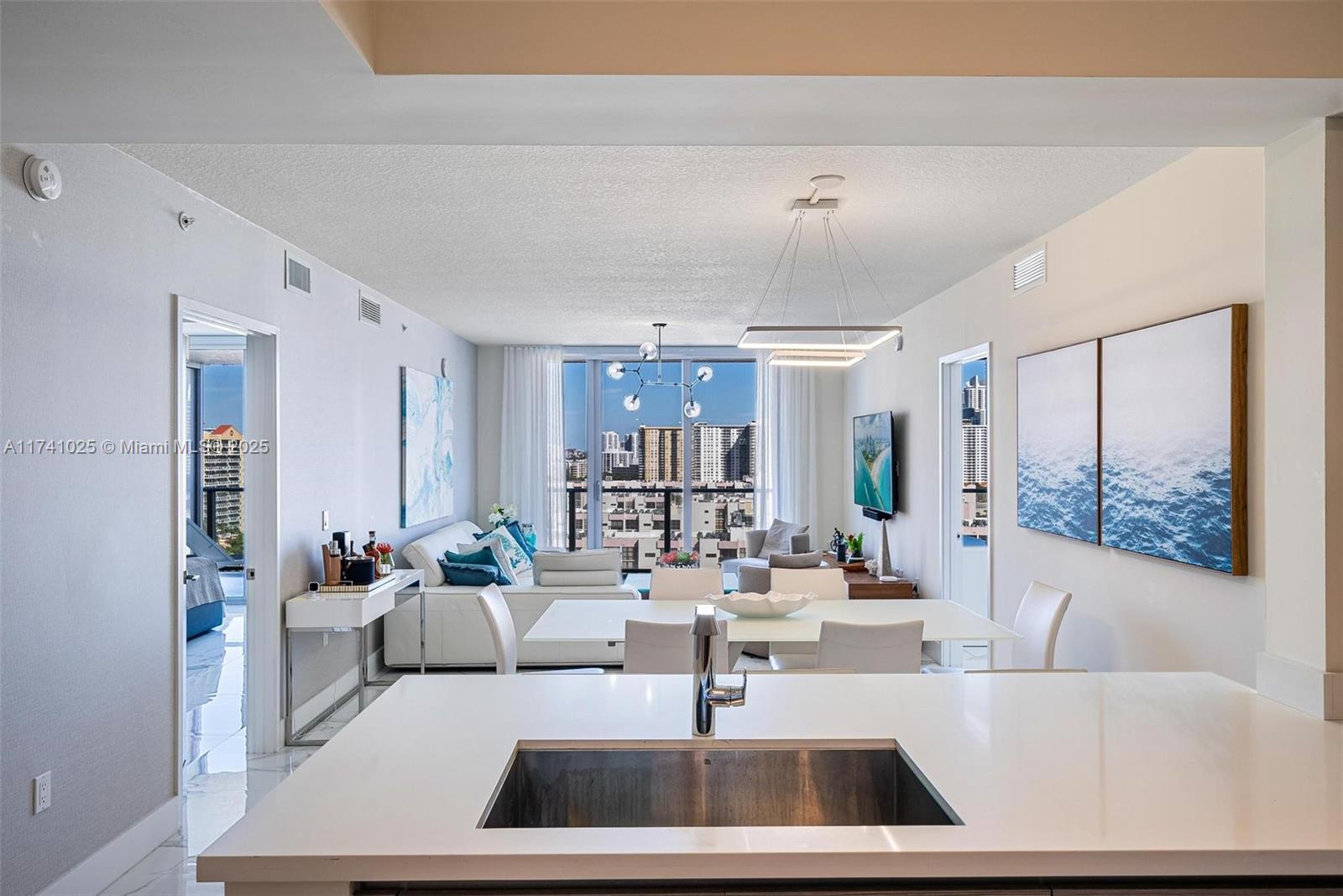 PARQUE TOWERS CONDO - Residential