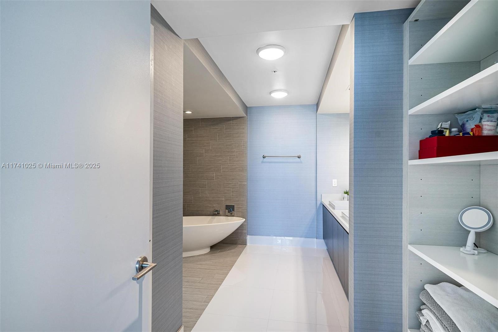 PARQUE TOWERS CONDO - Residential