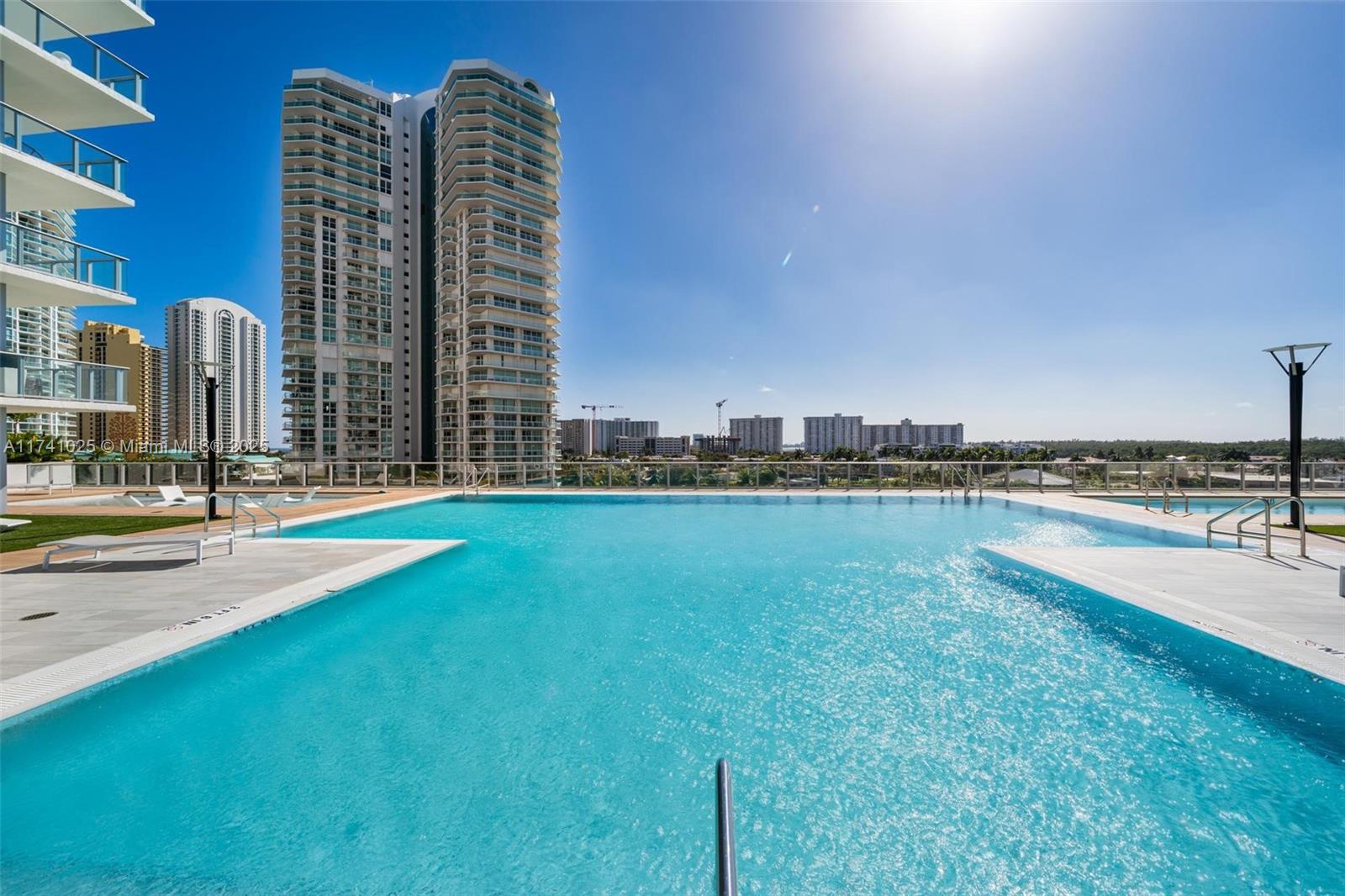 PARQUE TOWERS CONDO - Residential