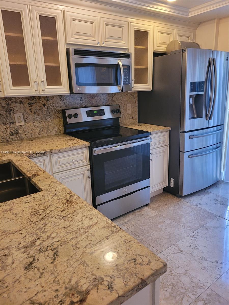 PEMBROKE LAKES SECTION EI - Residential Lease