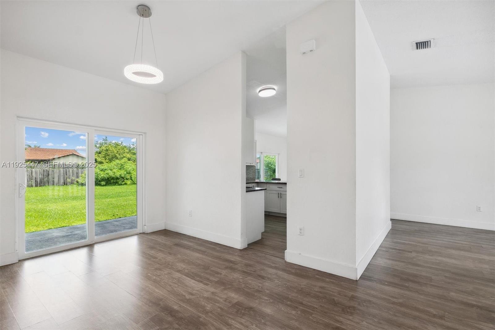 ESTATE MANSIONS - Residential