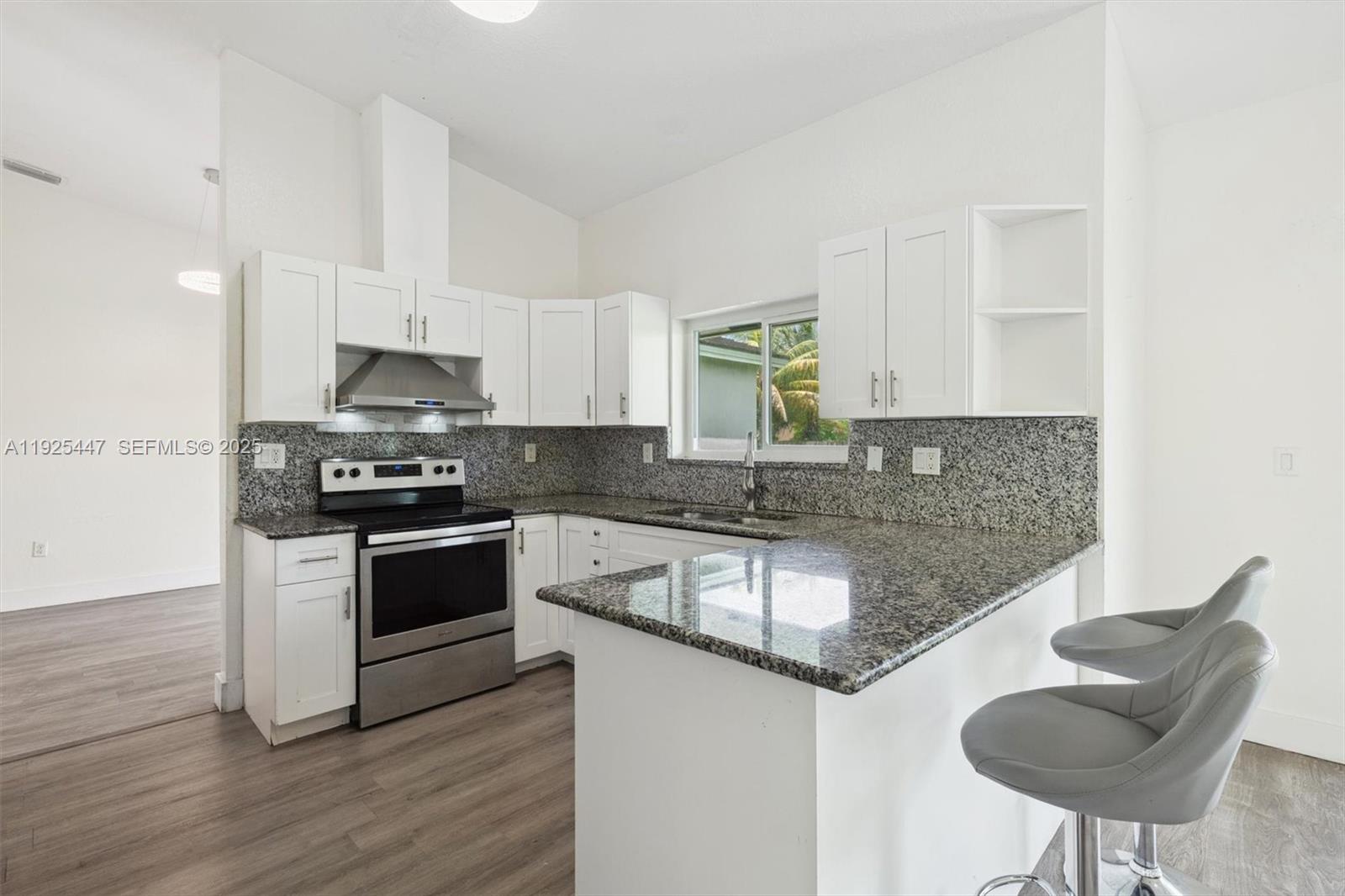 ESTATE MANSIONS - Residential