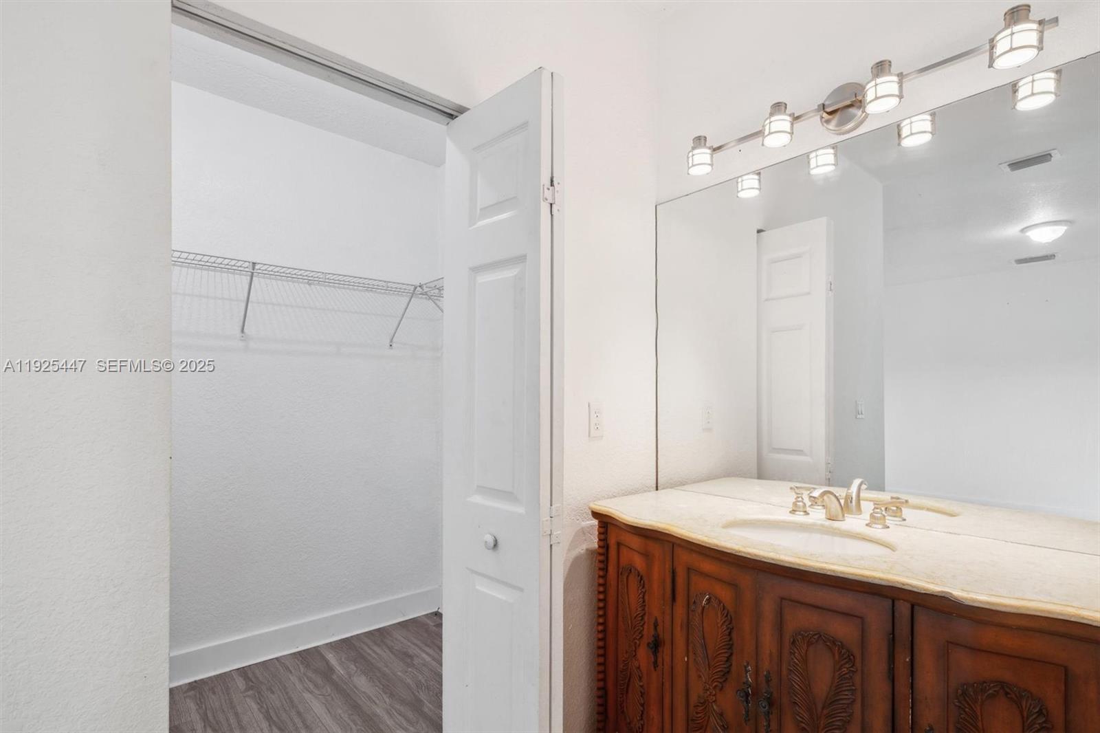 ESTATE MANSIONS - Residential