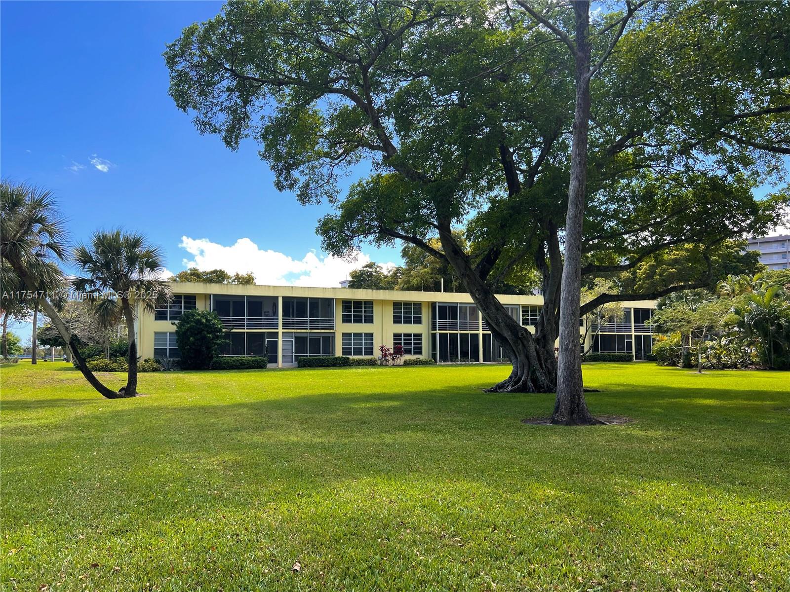 NO 1 PALM-AIRE COUNTRY CL - Residential