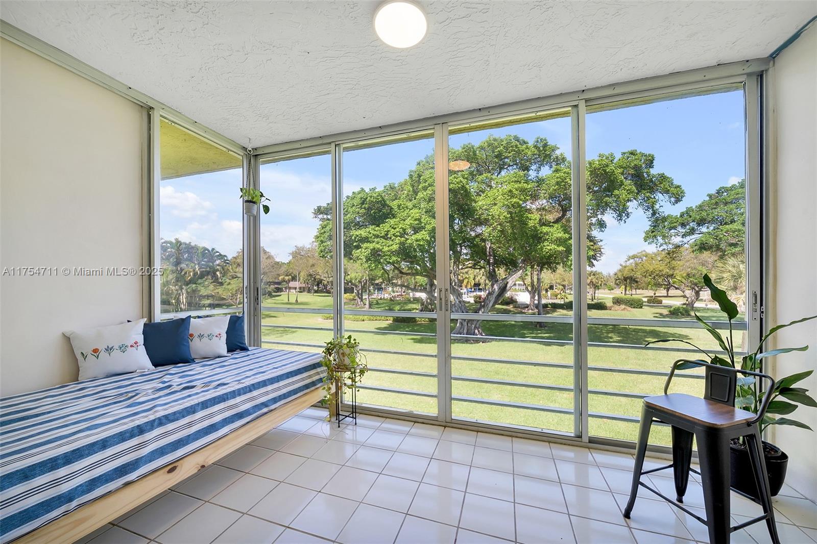 NO 1 PALM-AIRE COUNTRY CL - Residential
