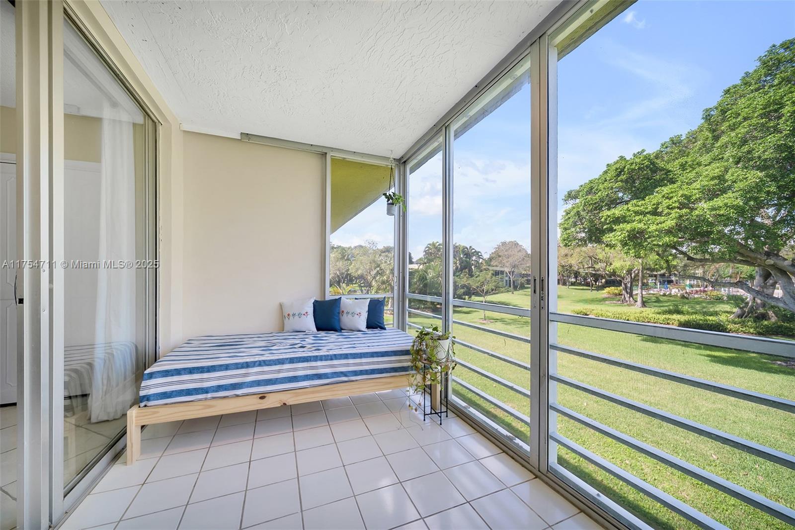 NO 1 PALM-AIRE COUNTRY CL - Residential