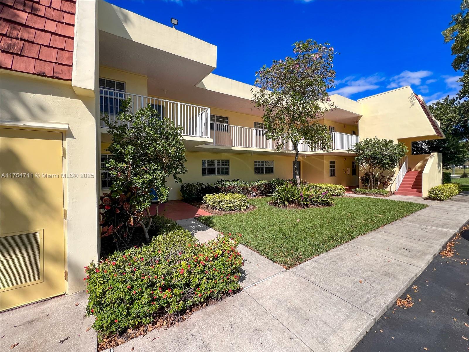 NO 1 PALM-AIRE COUNTRY CL - Residential