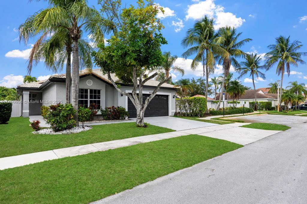 18311 Nw 19th St, Pembroke Pines, Miami-Dade County, Florida - 3 Bedrooms  
2 Bathrooms - 