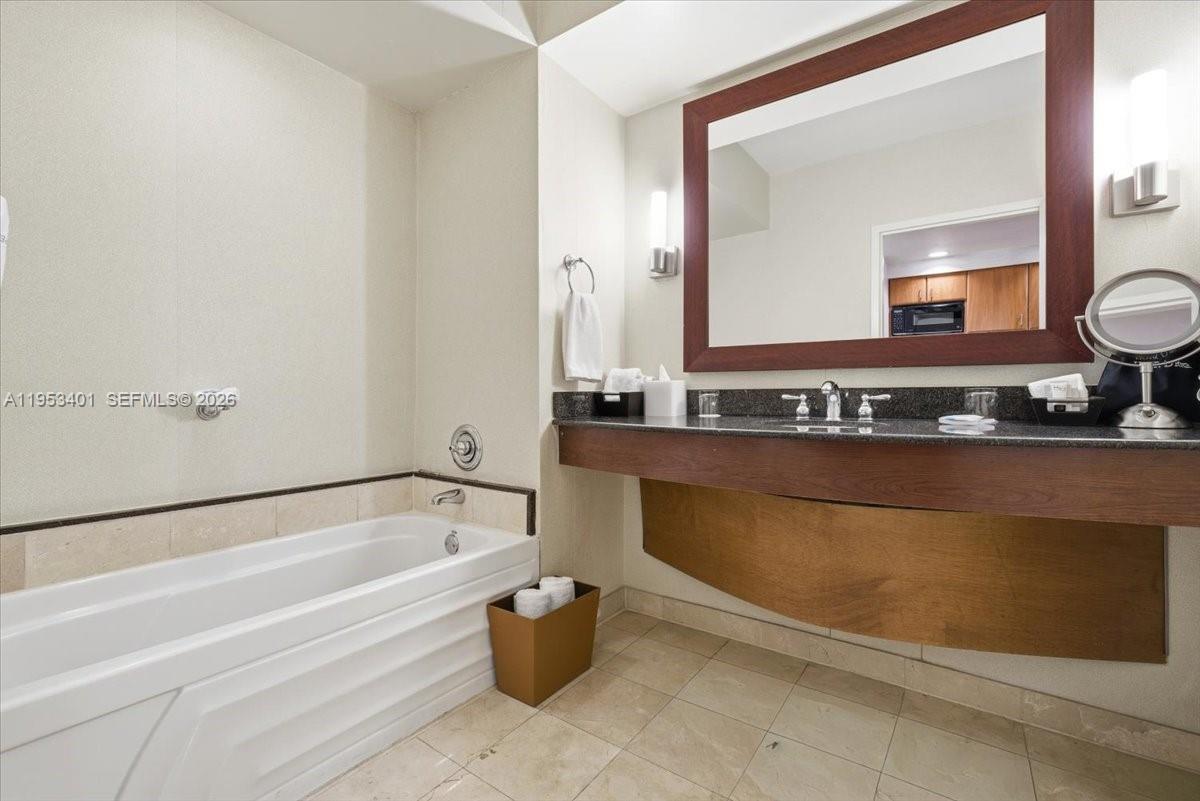 TRUMP INTERNATIONAL SONES - Residential