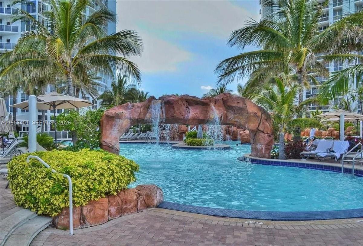 TRUMP INTERNATIONAL SONES - Residential